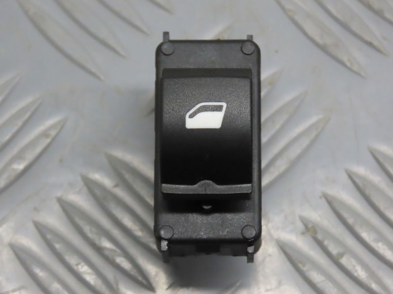 Commande lève-glace porte avant droite Citroën C4 CACTUS 1.2 thp 110 (2014)
