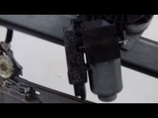 Mecanisme  moteur lève-glace avant droit Renault MEGANE II Coupé-Cabriolet (EM0-1_) 1.6 16v (2006-2008)