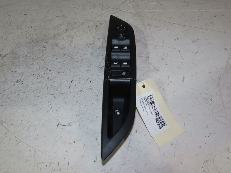 Commande lève-glace porte avant gauche Peugeot 208 II (UB_, UP_, UW_, UJ_) 1.2 puretech 100 (2019) 5 portes