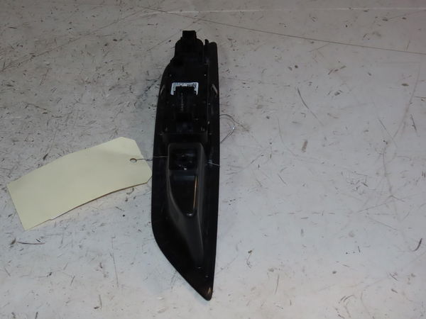 Commande lève-glace porte avant gauche Peugeot 208 II (UB_, UP_, UW_, UJ_) 1.2 puretech 100 (2019) 5 portes