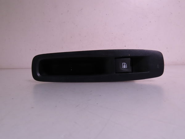 Commande leve-glace porte arrière droite Renault MEGANE IV 3-5 portes (B9A-M-N_) 1.0 tce 115 (b9md, b9mw) (2020)