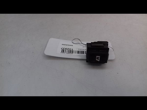 Commande lève-glace porte avant droite Peugeot 607 (9D, 9U) 3.0 v6 24v (2000-2004)