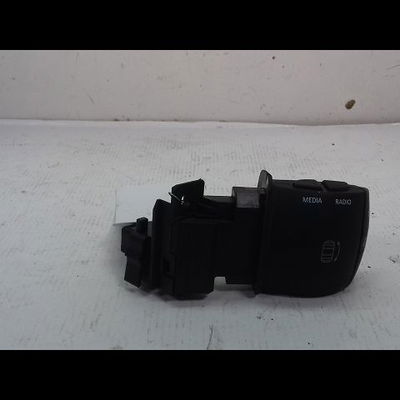 Commande autoradio Renault MEGANE III 3-5 portes (BZ0-1_, B3_) 1.5 dci (bz09, bz0d, bz1w, bz29, bz14) (2009) 5 portes