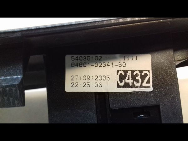 Commande lève-glace porte avant droite Toyota COROLLA (_E12_) 1.4 d (nde120_) (2004-2007) 5 portes