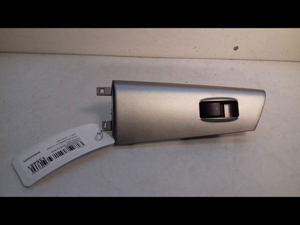 Commande lève-glace porte avant droite Toyota COROLLA (_E12_) 1.4 d (nde120_) (2004-2007) 5 portes