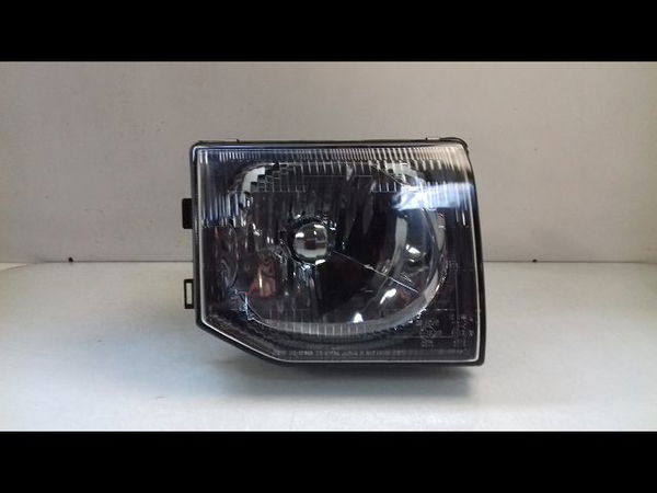 Phare droit Mitsubishi PAJERO II (V3_W, V2_W, V4_W) 2.5 td 4wd (v24c, v24w) (1990-1999)