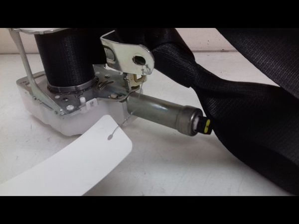 Ceinture arrière gauche Toyota YARIS (_P13_) 1.5 (nsp131_) (2017)