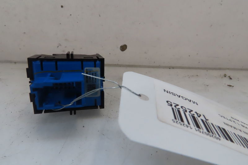 Interrupteur commande de frein a main PEUGEOT 3008