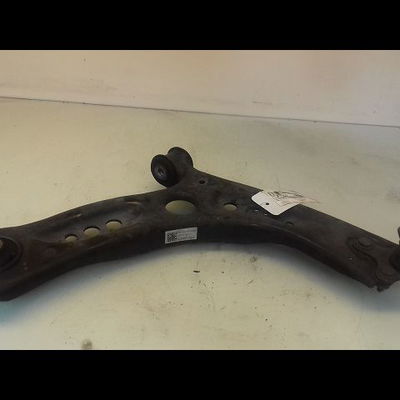 Triangle inf avg VOLKSWAGEN GOLF