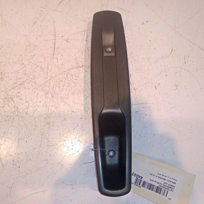 Commande lève-glace porte avant droite Renault MEGANE III 3-5 portes (BZ0-1_, B3_) 1.5 dci (bz0c) (2008-2015) 5 portes