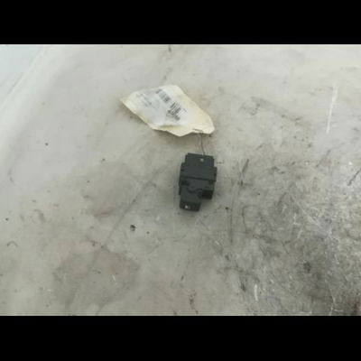 Commande leve-glace porte arrière gauche Peugeot 406 (8B) 2.0 hdi 110 (1998-2001) 4 portes